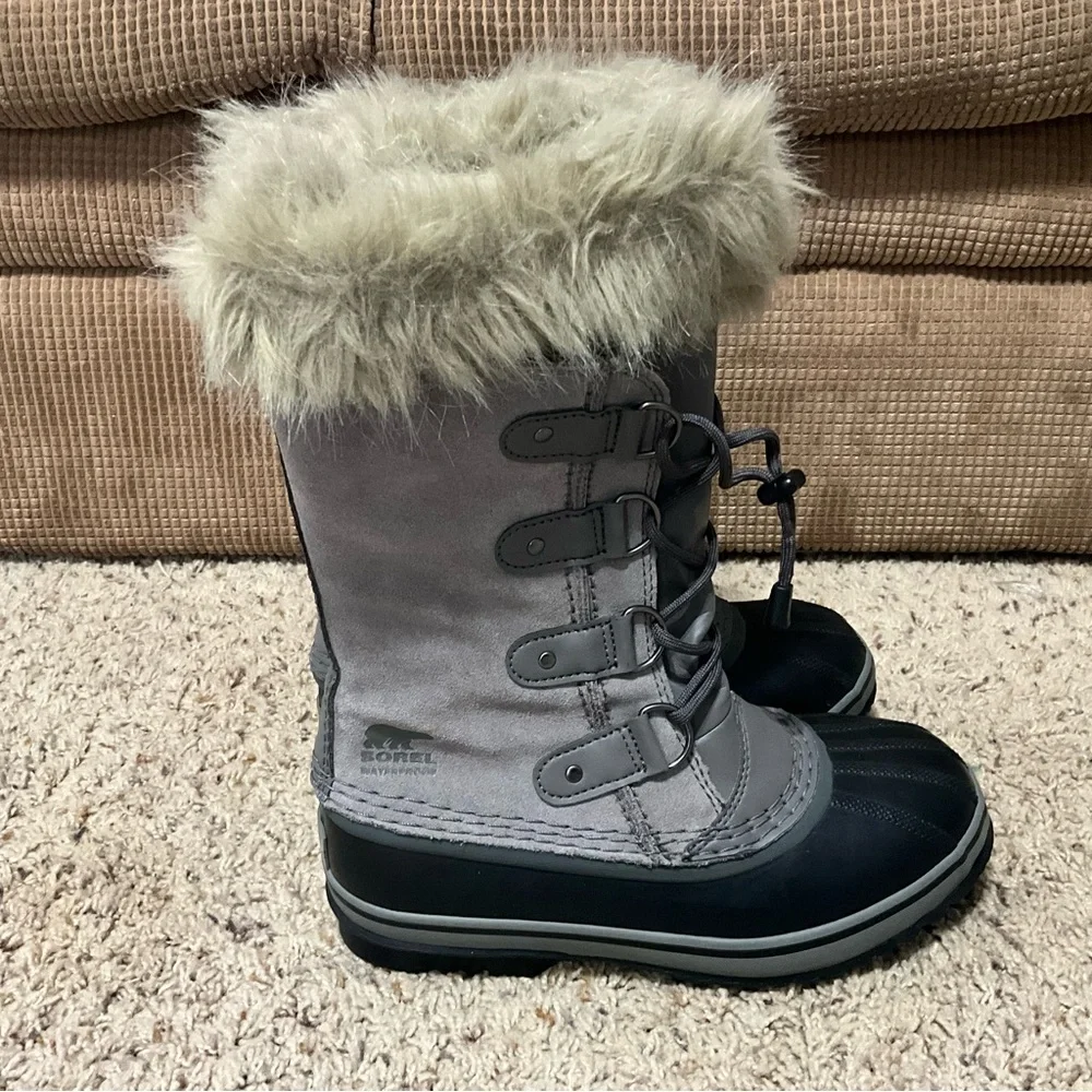 Sorel Gray and Black Boots with leather womens Size 5 - Picture 2 of 16
